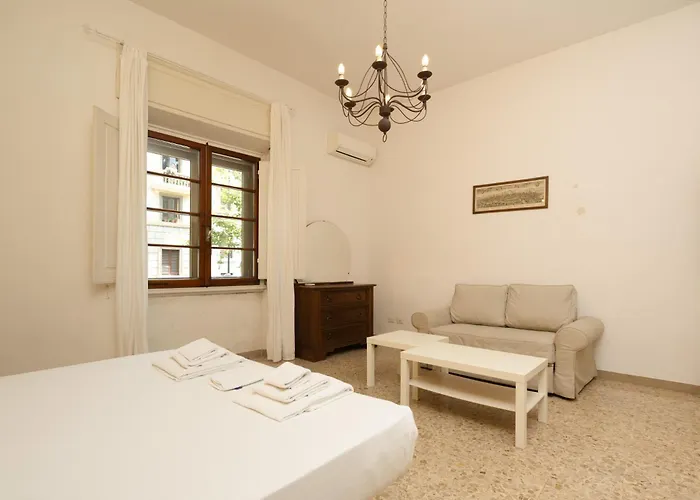 Apartment Spacious Oltrarno With Private Garden