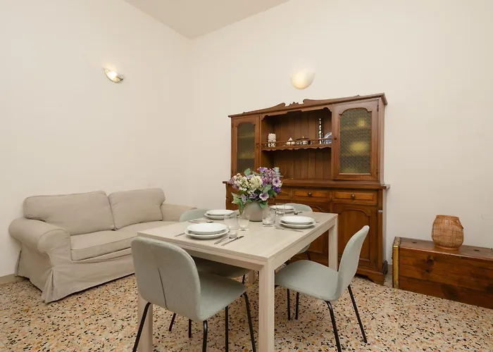 Spacious Oltrarno With Private Garden
